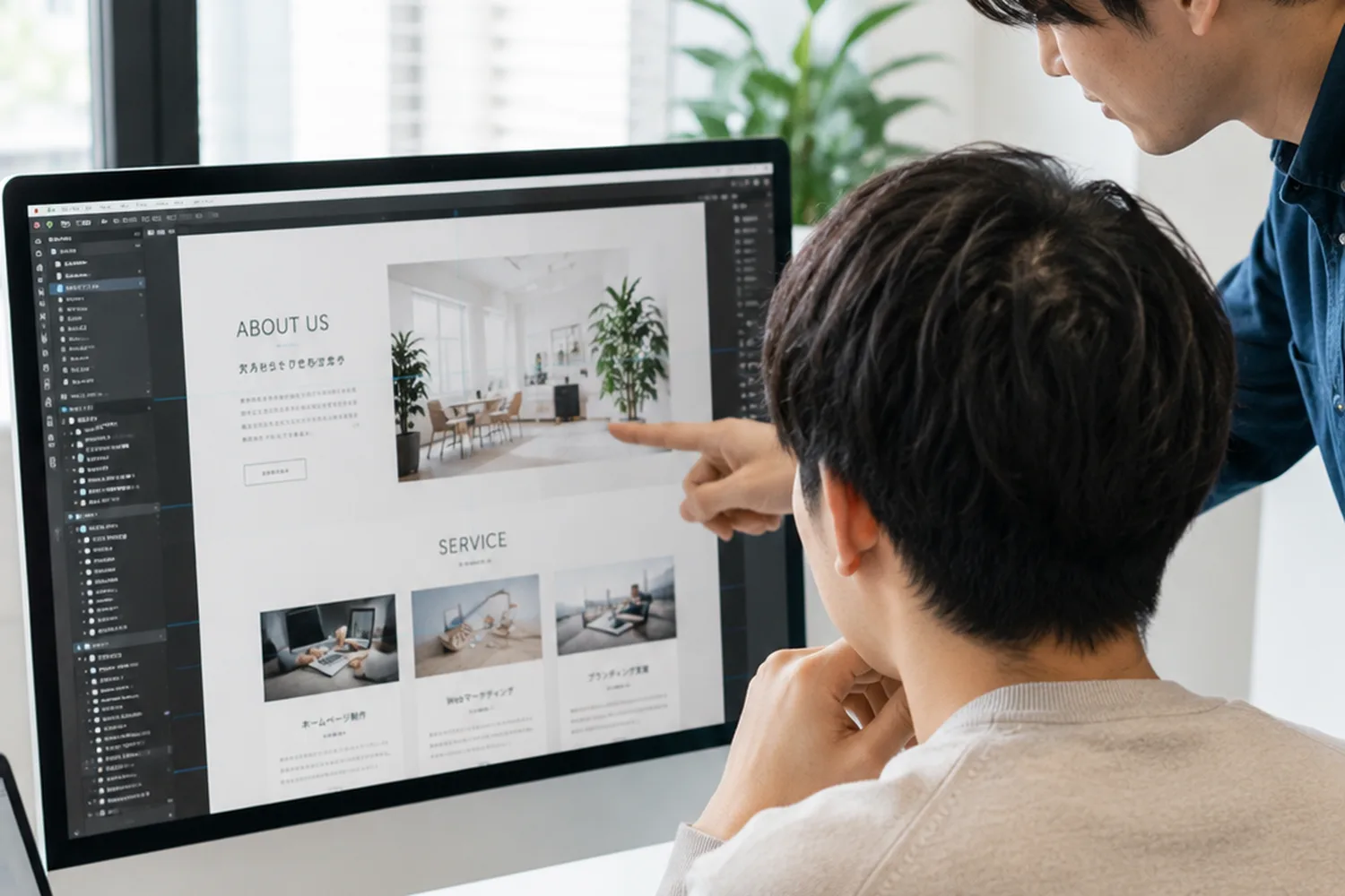 Webサイトとアプリを開発する志進興業IT事業部の作業風景